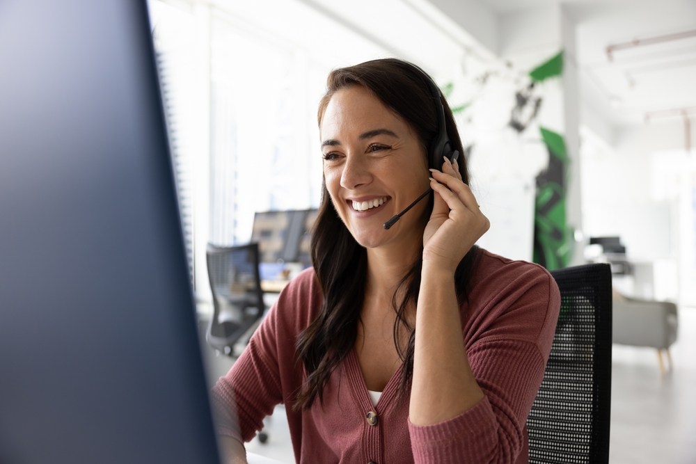 Live agent providing after-hours maintenance call handling for property management